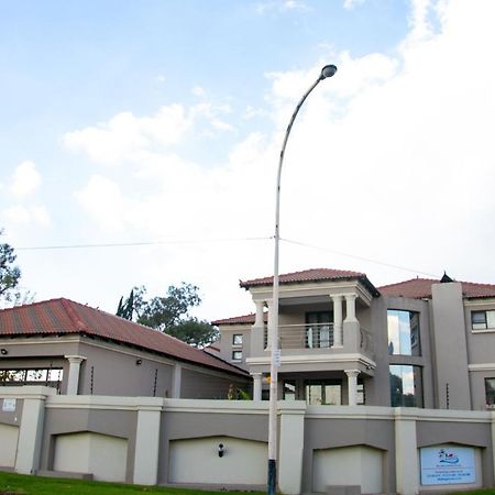 Angelocean Guest House Witbank Esterno foto
