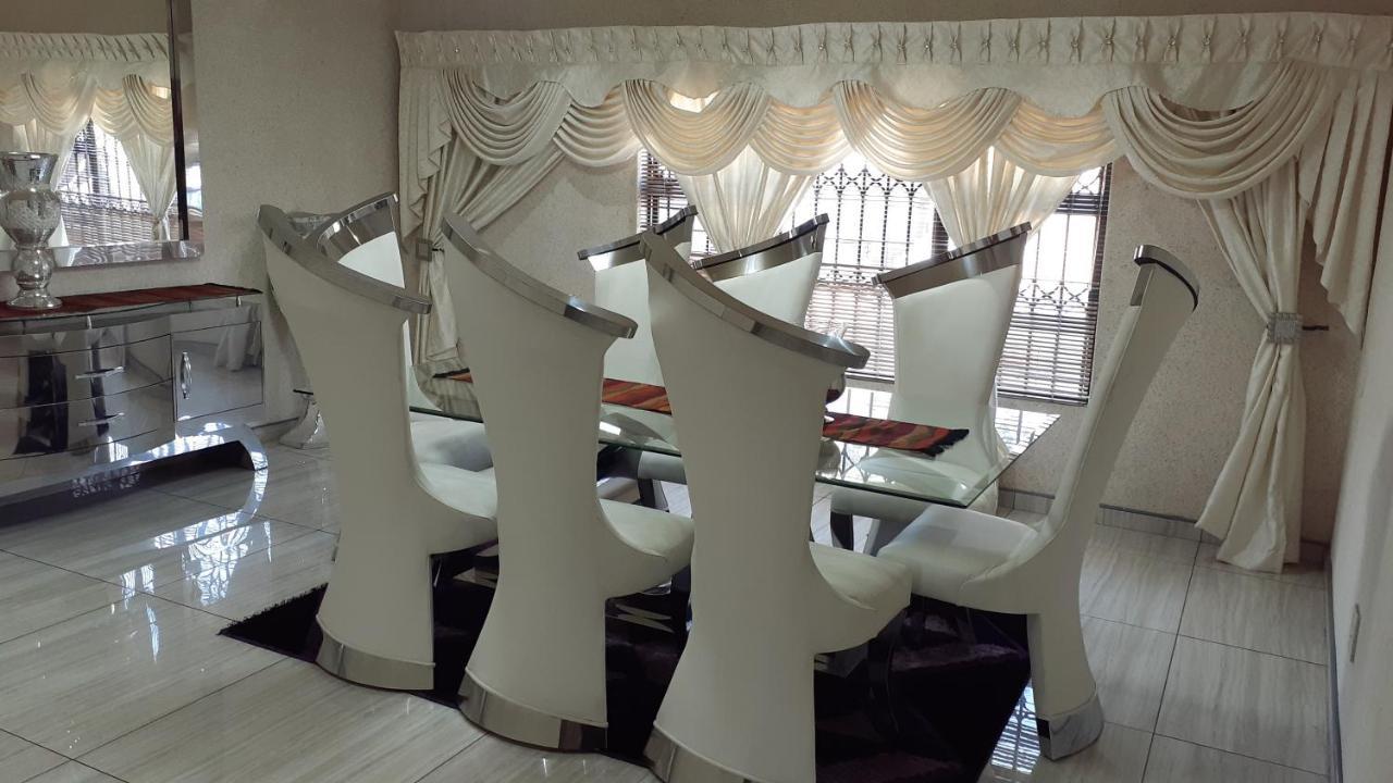 Angelocean Guest House Witbank Esterno foto