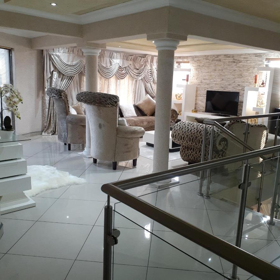 Angelocean Guest House Witbank Esterno foto