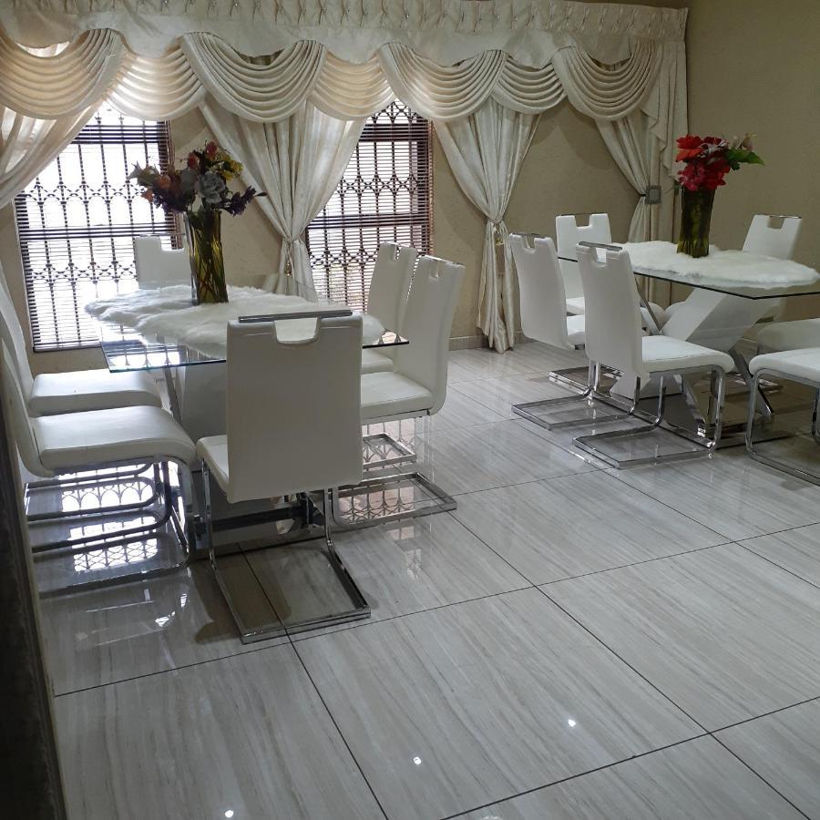 Angelocean Guest House Witbank Esterno foto