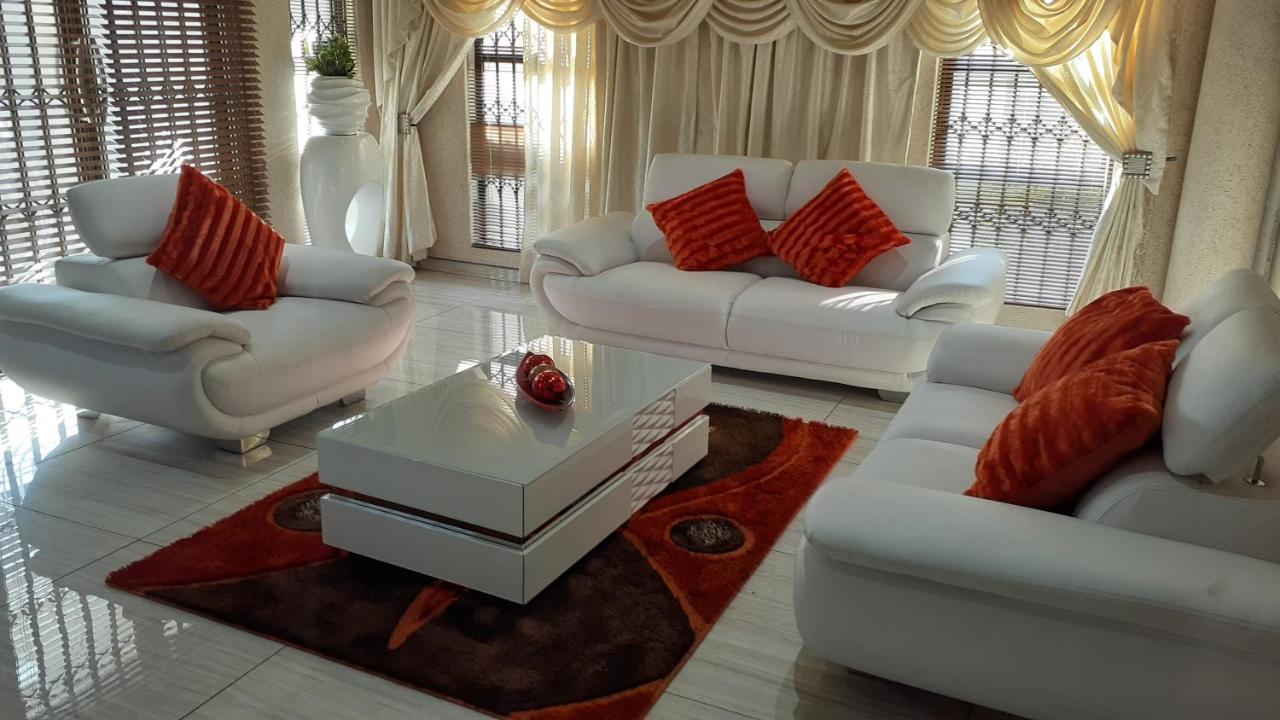 Angelocean Guest House Witbank Esterno foto