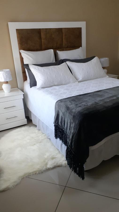 Angelocean Guest House Witbank Esterno foto