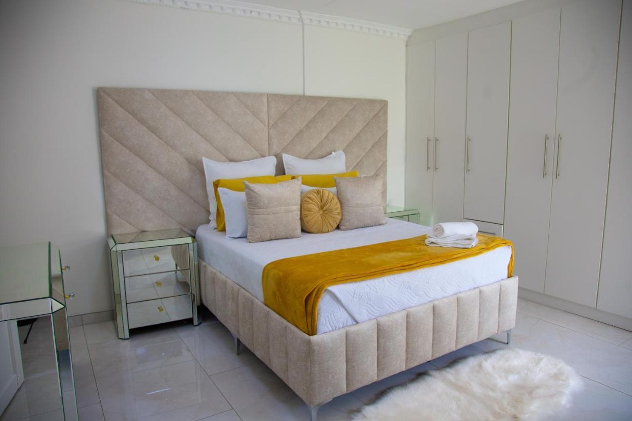 Angelocean Guest House Witbank Esterno foto