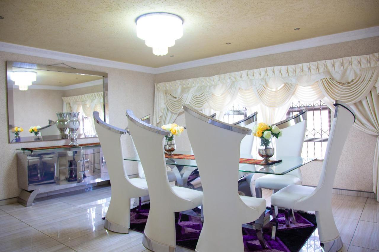 Angelocean Guest House Witbank Esterno foto