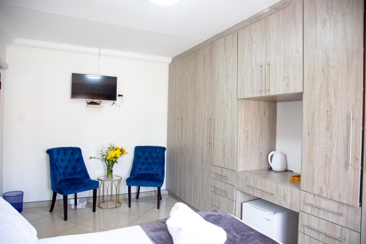 Angelocean Guest House Witbank Esterno foto