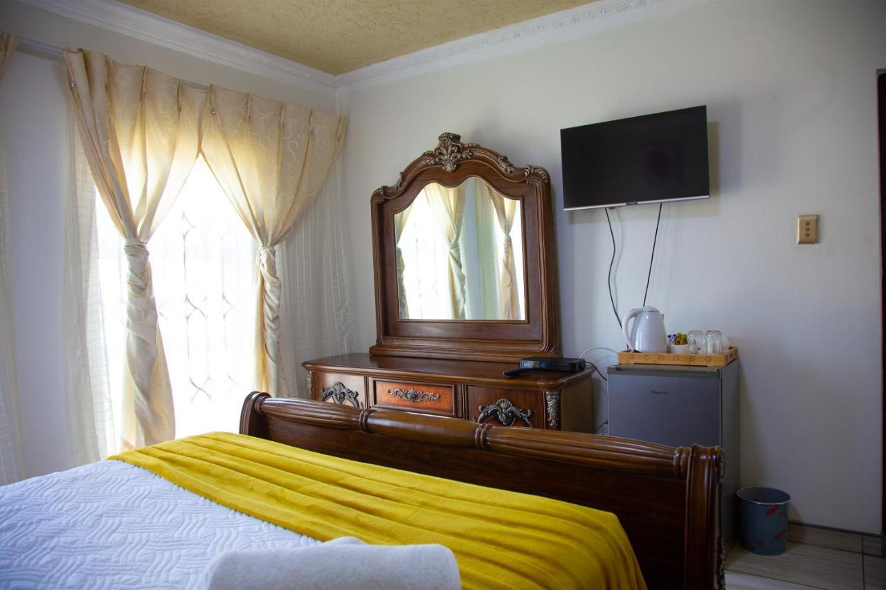 Angelocean Guest House Witbank Esterno foto