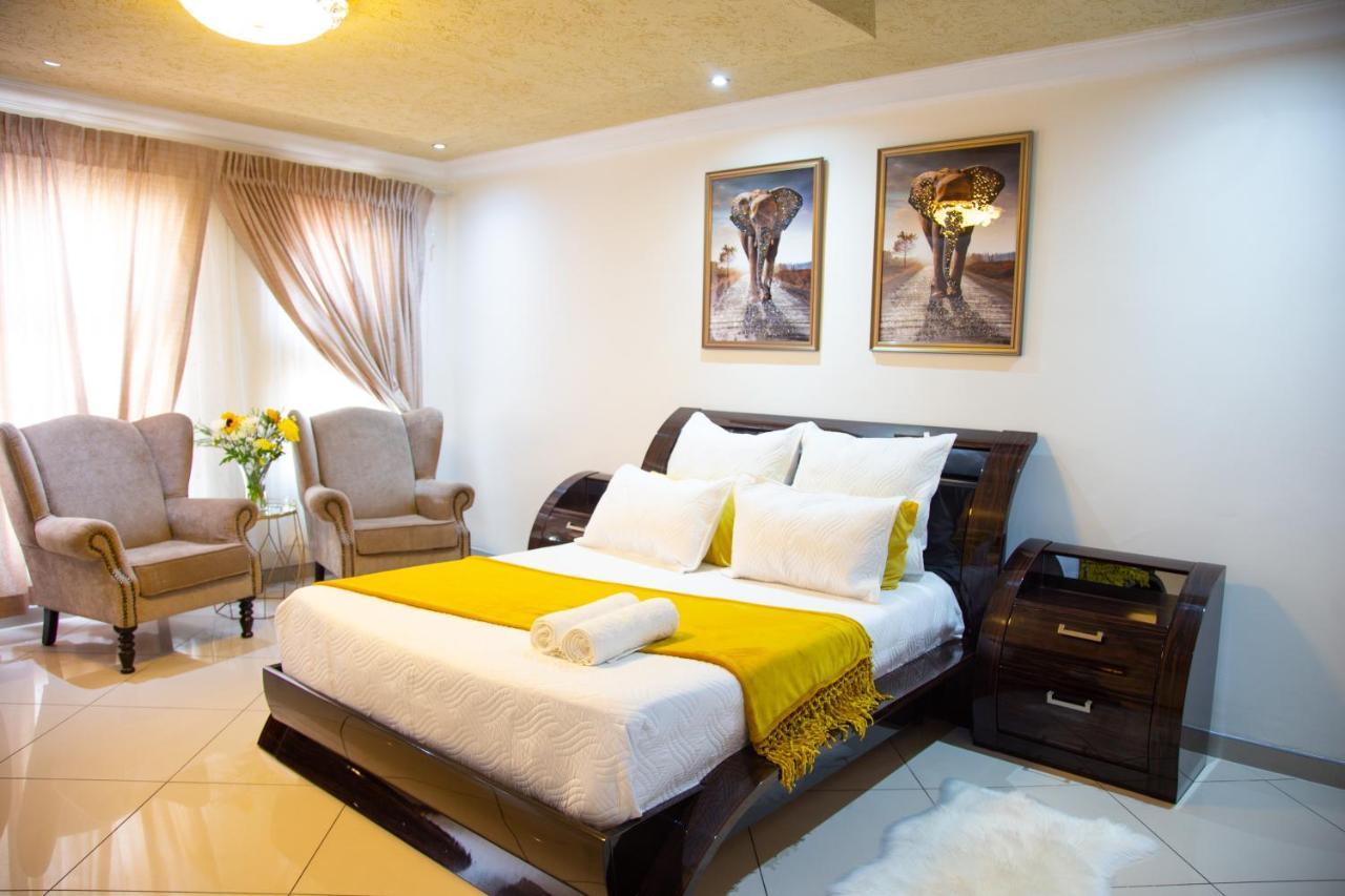 Angelocean Guest House Witbank Esterno foto