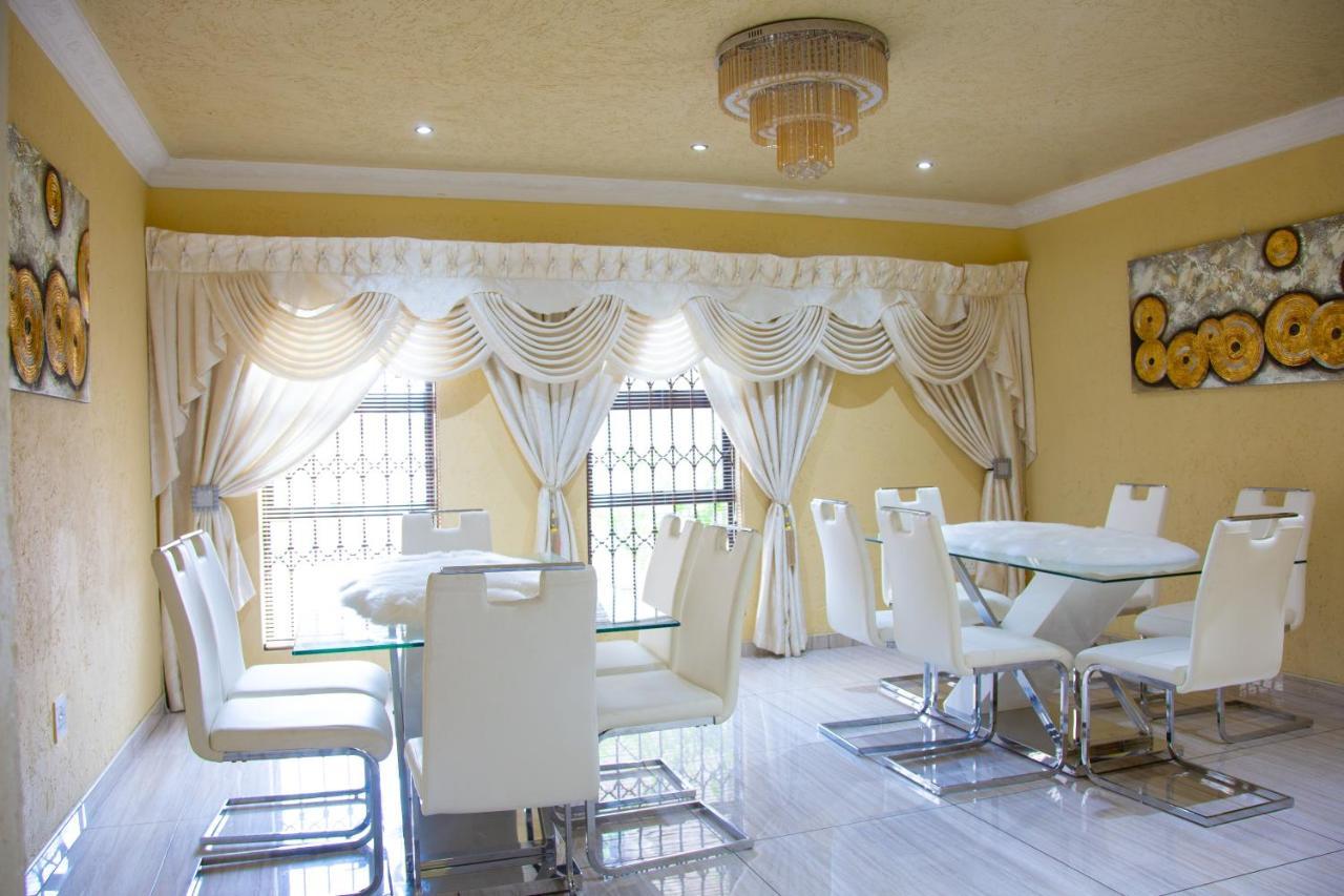 Angelocean Guest House Witbank Esterno foto