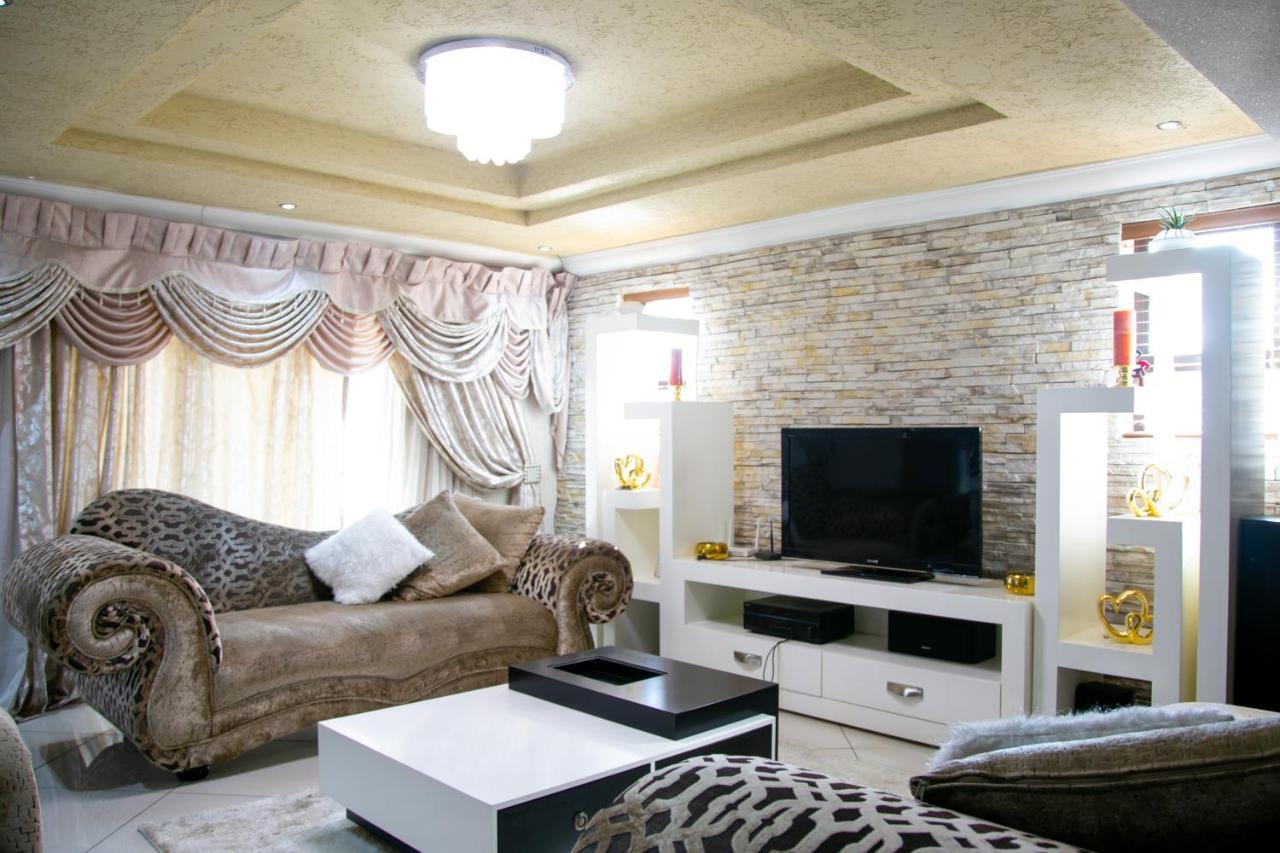Angelocean Guest House Witbank Esterno foto
