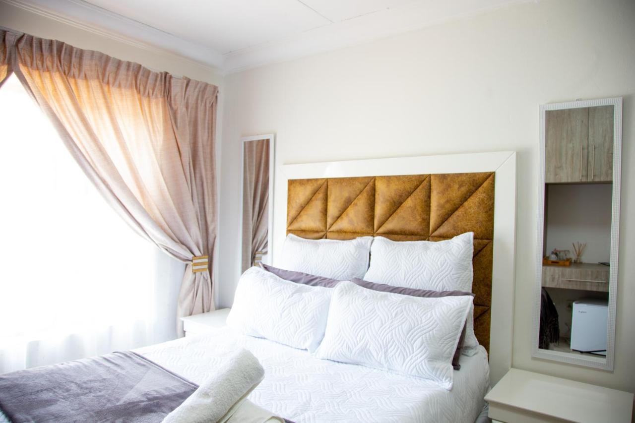 Angelocean Guest House Witbank Esterno foto