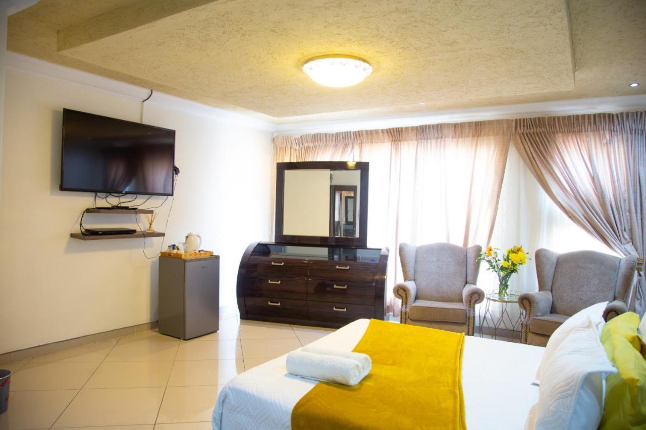 Angelocean Guest House Witbank Esterno foto