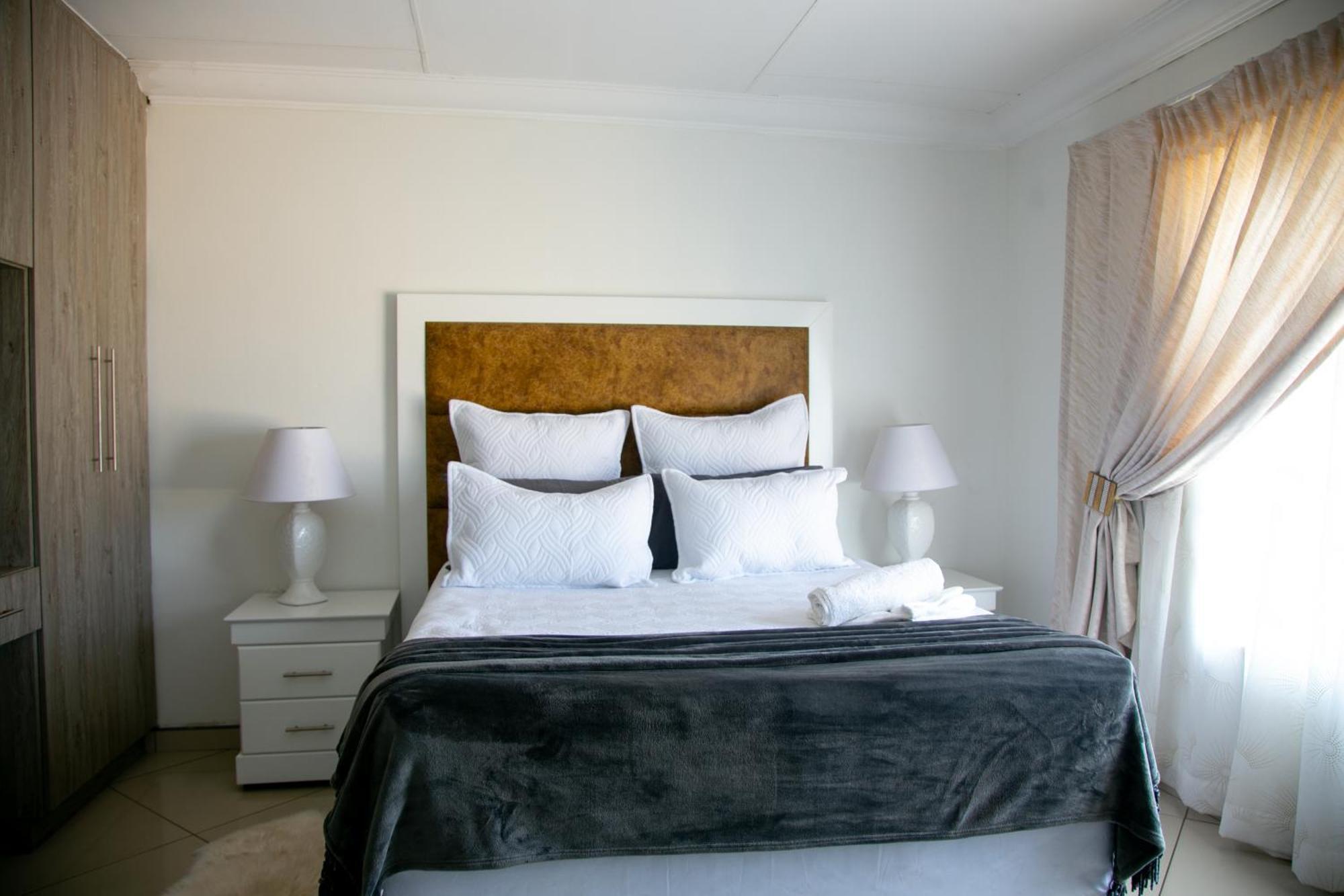 Angelocean Guest House Witbank Esterno foto